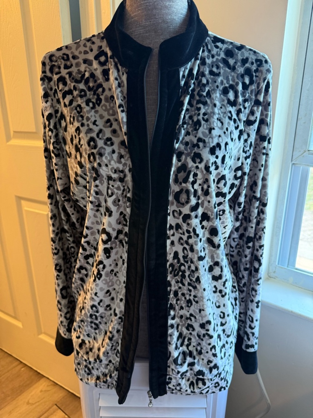 Jaclyn Smith Gray and Black Velvet-Trim Leopard Print Jacket